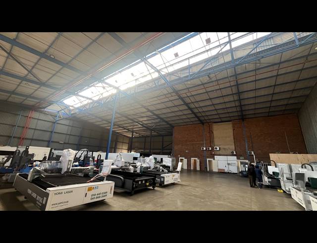 2,169M² WAREHOUSE TO LET IN SPARTAN